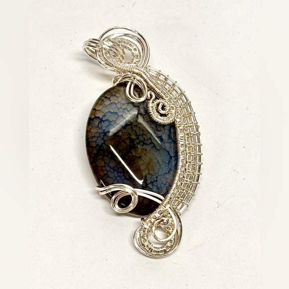 HAND CRAFTED Dragon Vein Agate Wire Wrapped Silver Plate Pendant, Handmade - Picture 5 of 10